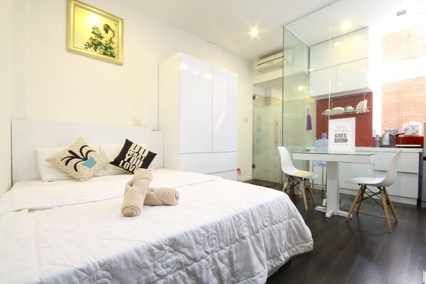 Desk, rollaway beds, free WiFi - Smiley Apartment 13 - Adults Only (Ho Chi Minh City)