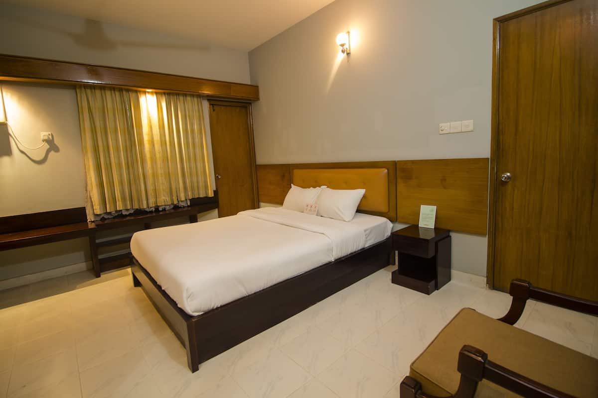 1 bedroom, premium bedding, minibar, in-room safe
