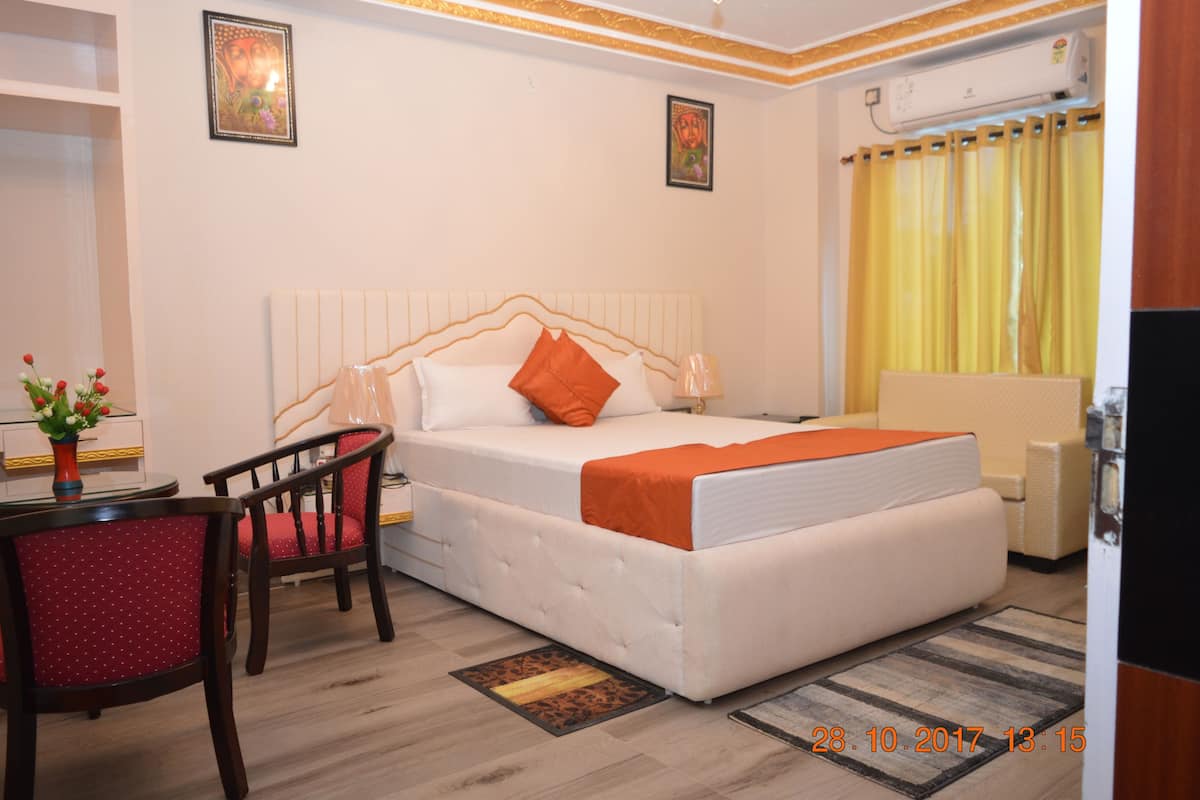 Luxury Double Room, 2 Twin Beds, Accessible | Premium bedding, minibar, in-room safe, desk