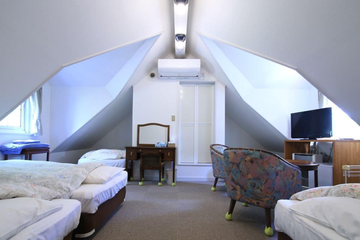 Room, Private Bathroom (5 Beds) | Free WiFi, bed sheets