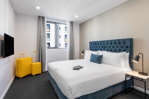 Standard-Suite, 2 Schlafzimmer | Hochwertige Bettwaren, Zimmersafe, Schreibtisch
