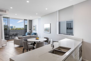 3 Bedroom Suite | Private kitchen | Full-sized fridge, microwave, oven, stovetop - Meriton Suites Sydney Airport (Mascot)