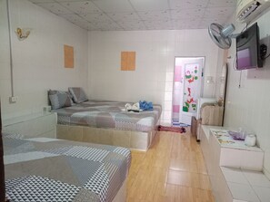 Familien-Vierbettzimmer, Mehrere Betten, Blick auf die Anlage