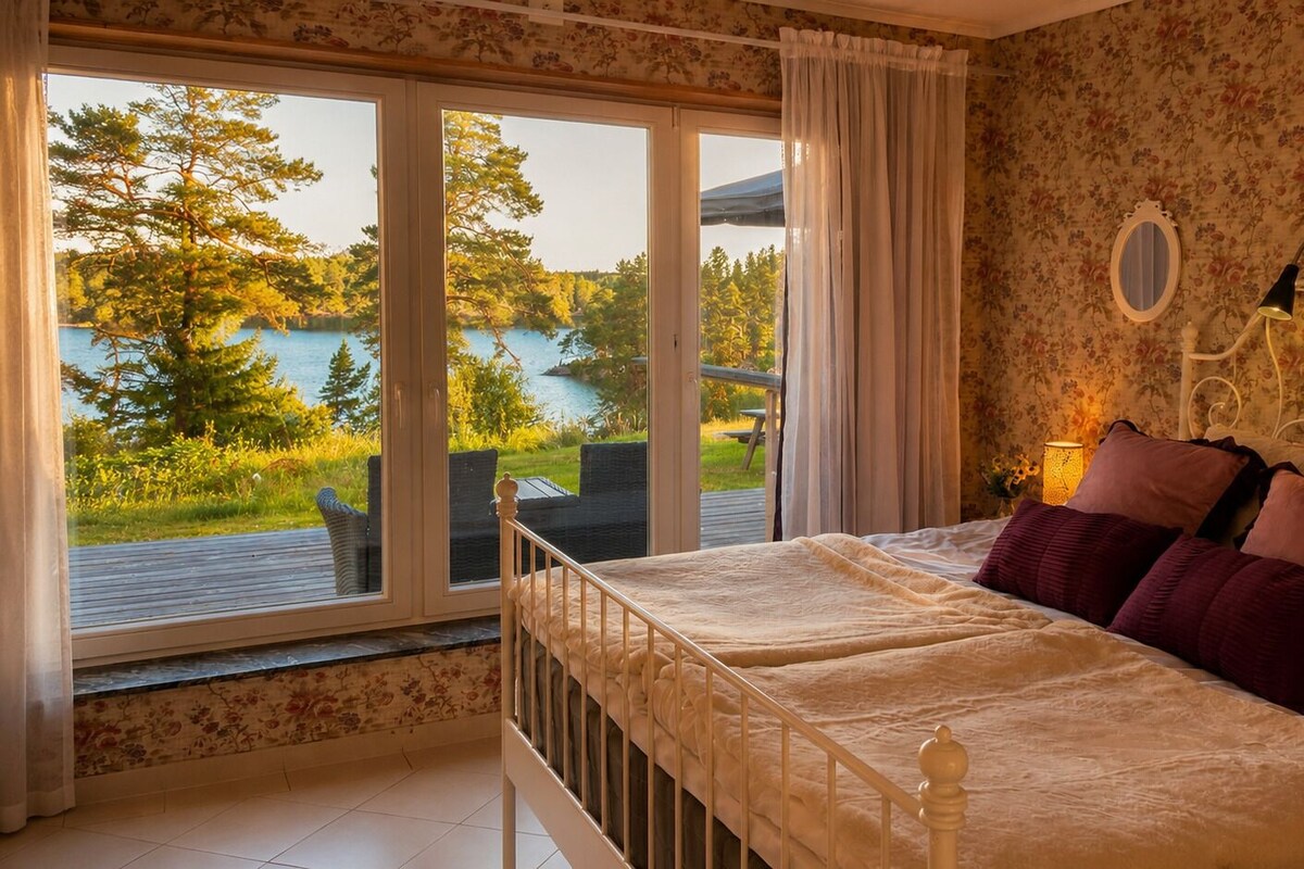 Apartment, Lake View | Desk, blackout drapes, iron/ironing board (on request), WiFi (free)