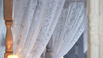 Double Room | Individually decorated, individually furnished, desk, blackout drapes