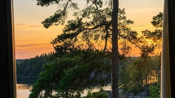 Lägenhet - sjöutsikt | Individuell inredning, unika möbler, skrivbord och mörkläggningsgardiner