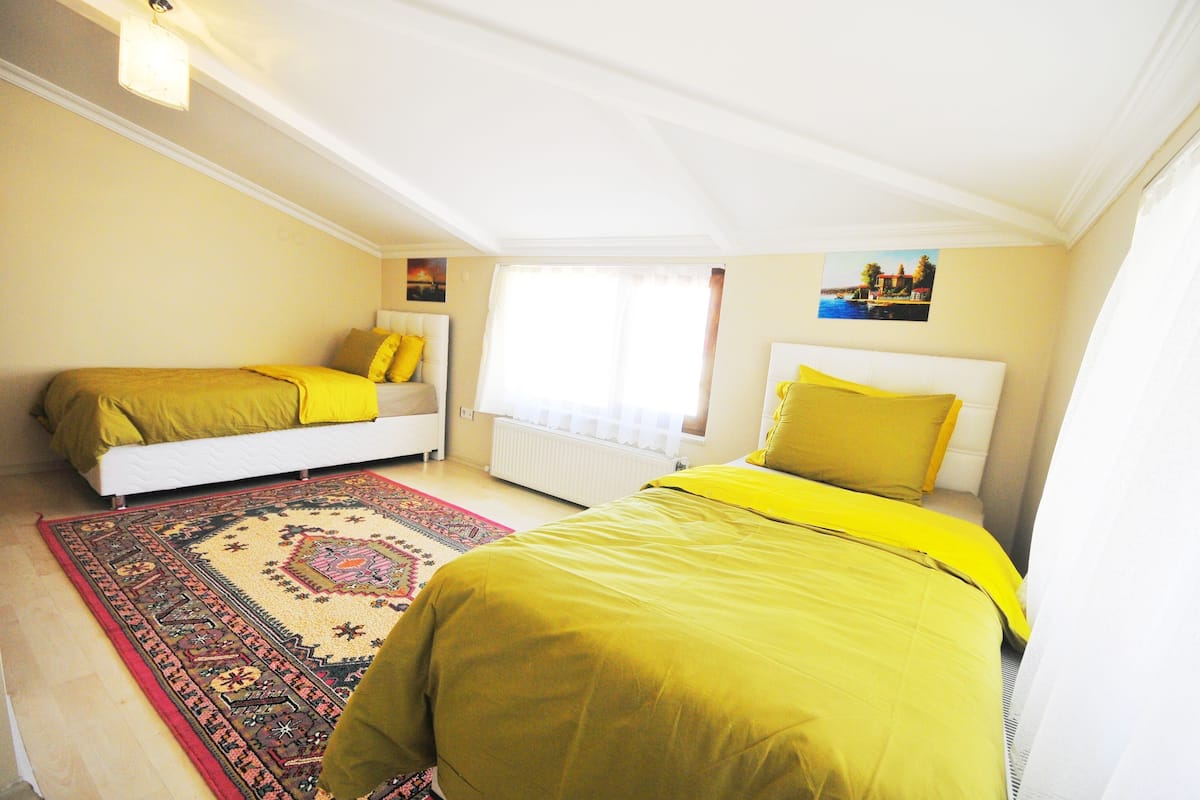 Attico familiare, 3 camere da letto, 2 bagni, vista città | 1 camera, biancheria da letto di alta qualità, con stile personalizzato