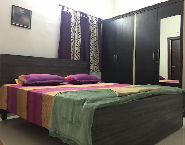 Apartment, 2 Bedrooms | 2 bedrooms, in-room safe, desk, iron/ironing board