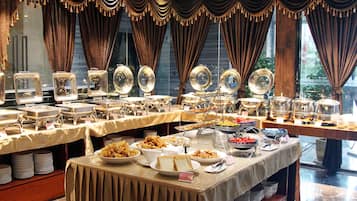 每日供應吃到飽早餐 (每人 CNY28)