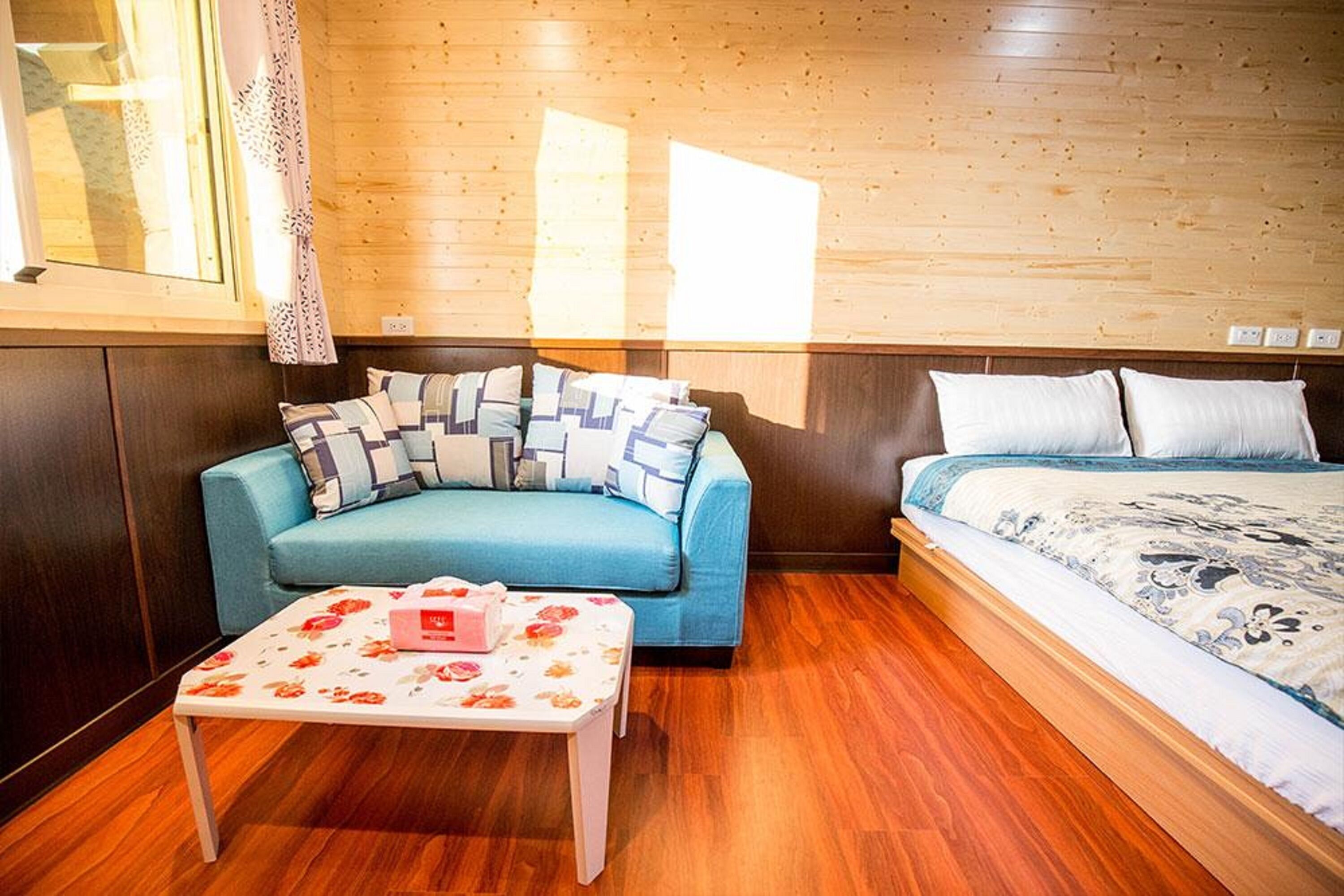 Standard Quadruple Room | Desk, blackout drapes, rollaway beds, free WiFi