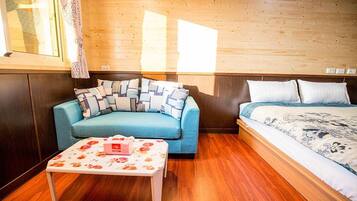 Chambre Quadruple Standard | 1 chambre, bureau, rideaux occultants, lits pliants/supplémentaires