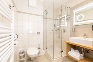 Gratis toiletartikelen, een haardroger, handdoeken