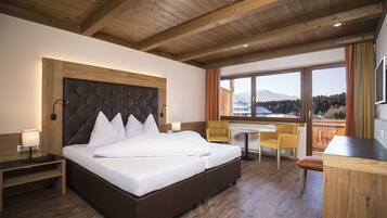 Allergikerbettwaren, Zimmersafe, Schreibtisch, Verdunkelungsvorhänge