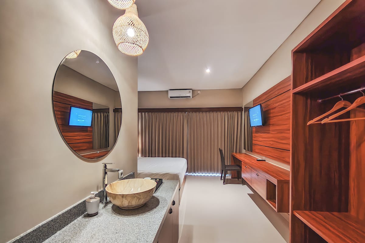 Chambre supérieure double ou avec lits jumeaux | Literie de qualité, minibar, coffre-fort, bureau