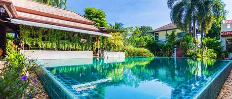 Outdoor pool, sun loungers