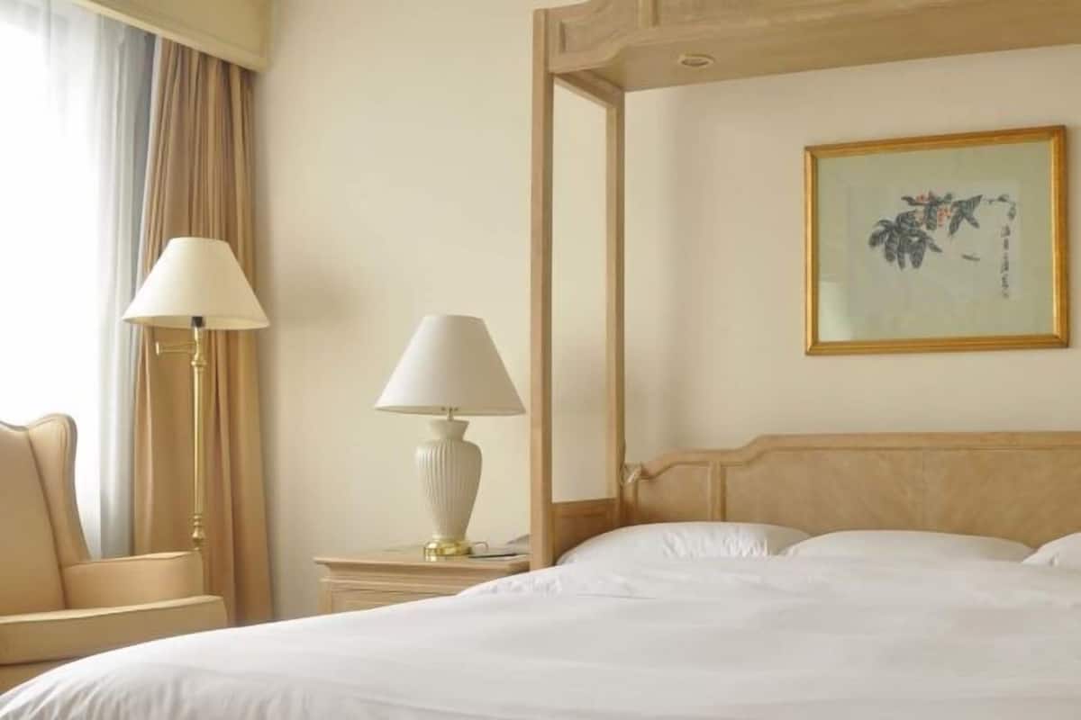 Minibar, in-room safe, desk, blackout curtains