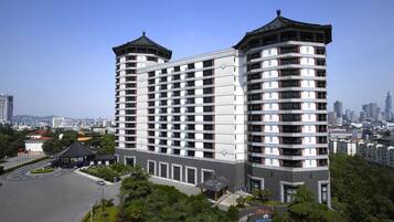 Vista frontal de la propiedad