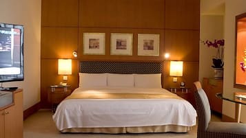 Habitació doble o amb dos llits individuals Deluxe | Minibar, caixa forta a l'habitació, escriptori i cortines opaques