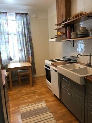 Double or Twin Room, Shared Bathroom | Private kitchen