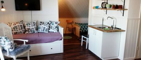 Familienzimmer, Gemeinschaftsbad | Wohnbereich