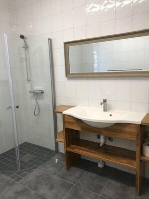 Double or Twin Room, Shared Bathroom | Bathroom
