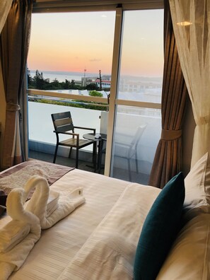Deluxe Double Room, 1 King Bed, Balcony | Blackout drapes, soundproofing, free WiFi, bed sheets - Bai Sha Tan Cottage (Hengchun)