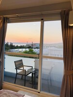 Cortinas blackout, sistema de insonorización y wifi gratis 