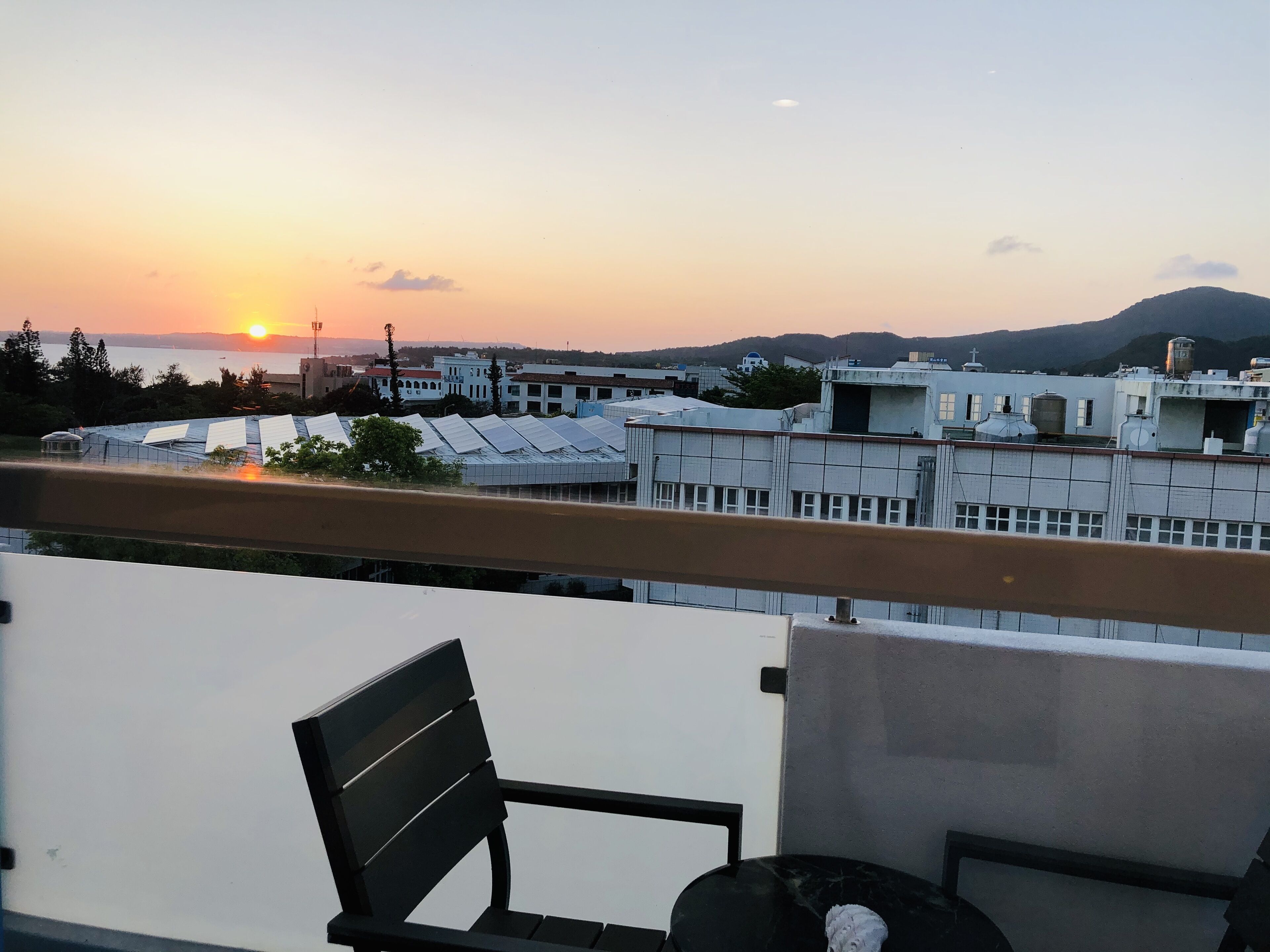 Habitación Deluxe doble, 1 cama de matrimonio grande, balcón | Cortinas opacas, sistema de insonorización, wifi gratis y ropa de cama