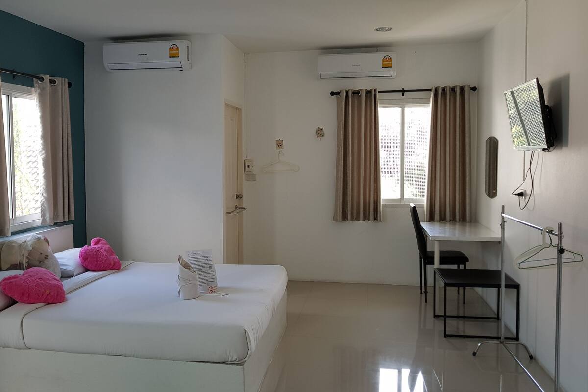 Family Room | Bàn, màn/rèm cản sáng, truy cập Internet không dây miễn phí 