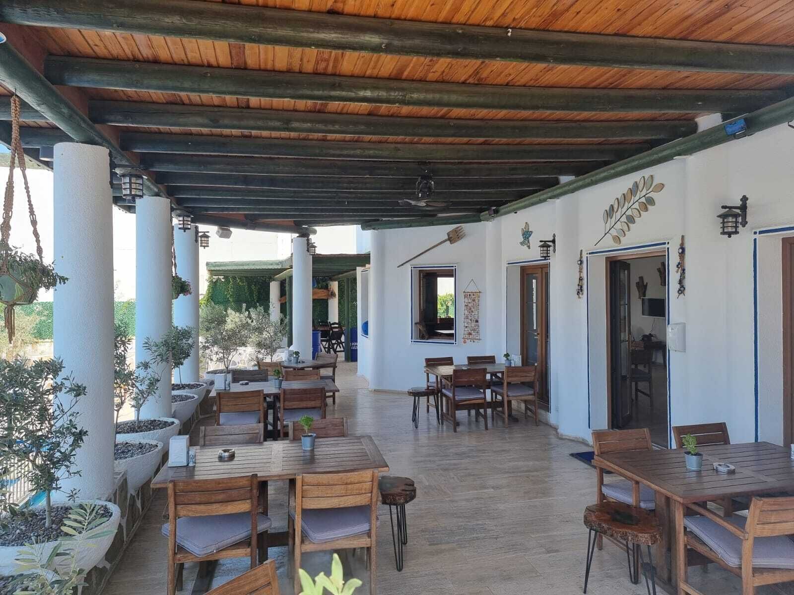 daily full breakfast (eur 5 per person)