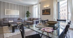 Lejlighed - 2 soveværelser - 2 badeværelser (Duomo Attic) | Spisning på værelset