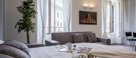 Apartment, 2 Bedrooms, 2 Bathrooms (Duomo Attic) | Living area