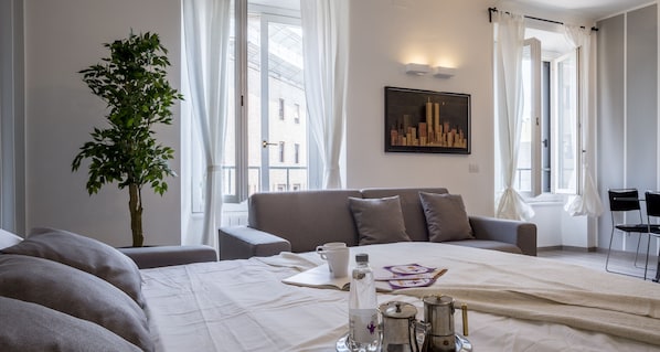 Lejlighed - 2 soveværelser - 2 badeværelser (Duomo Attic) | Opholdsområde