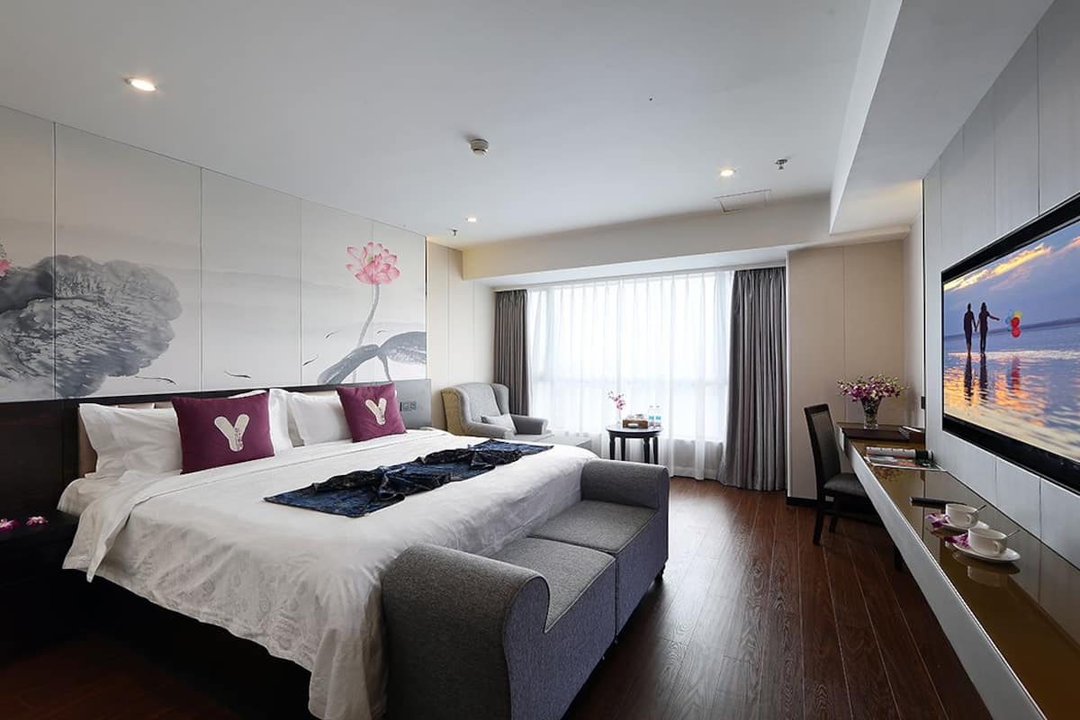 deluxe room | in-room safe, desk, blackout curtains, rollaway beds