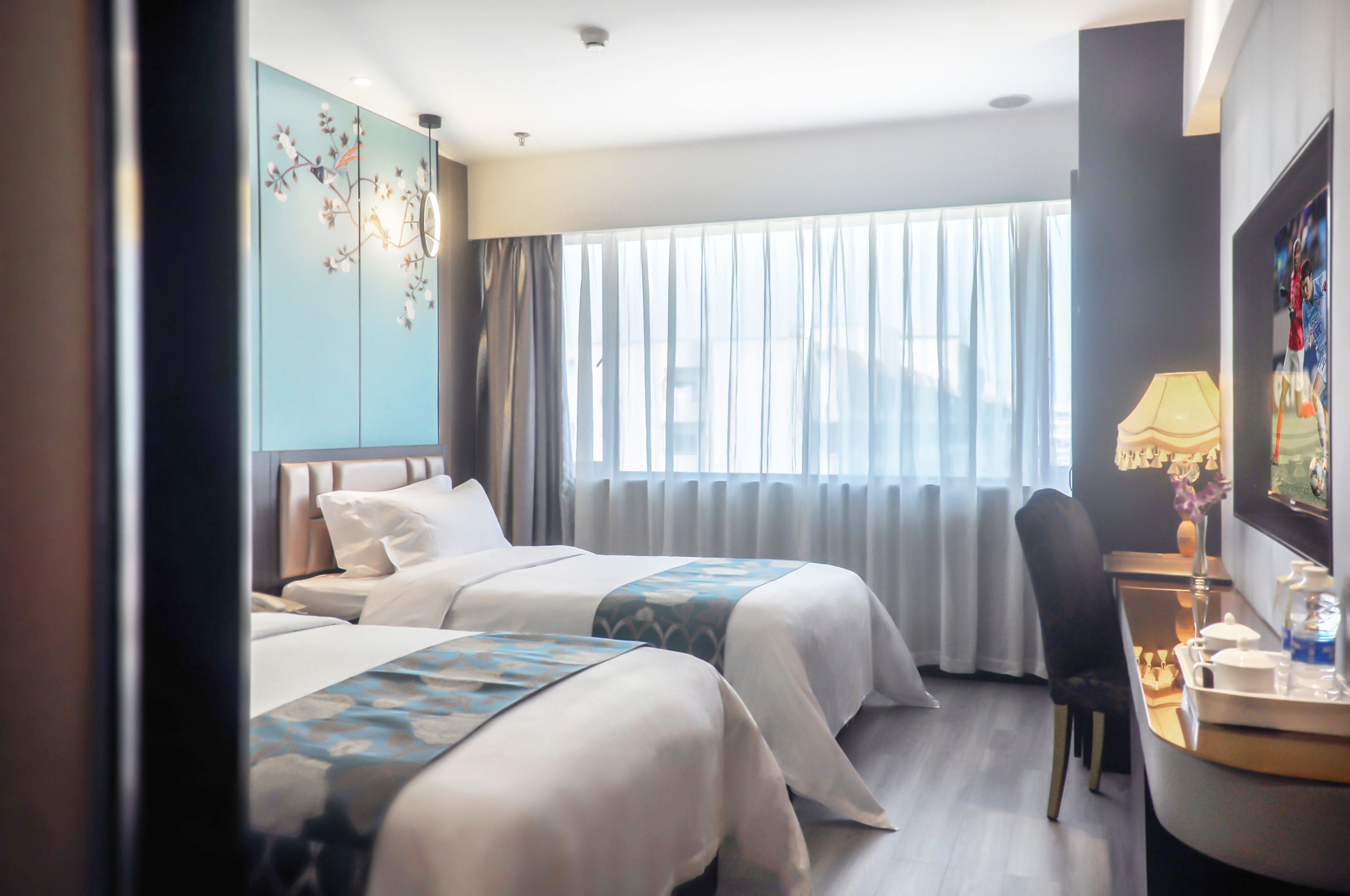 executive suite, 2 bedrooms | in-room safe, desk, blackout curtains, rollaway beds