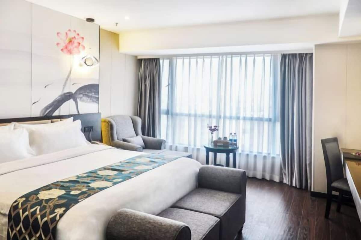 In-room safe, desk, blackout curtains, rollaway beds