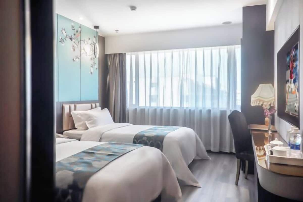 In-room safe, desk, blackout curtains, rollaway beds