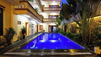 Outdoor pool, sun loungers