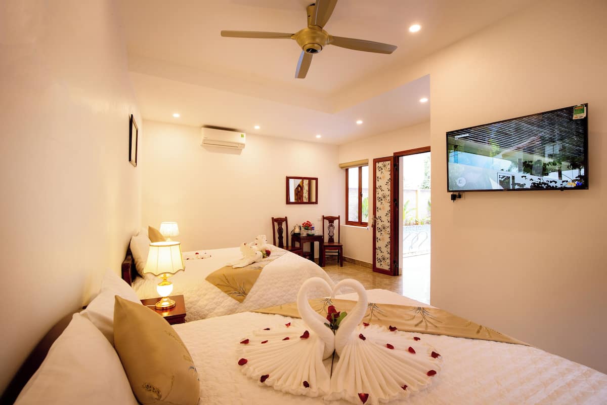 1 bedroom, Egyptian cotton sheets, premium bedding, memory-foam beds