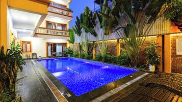 Outdoor pool, sun loungers