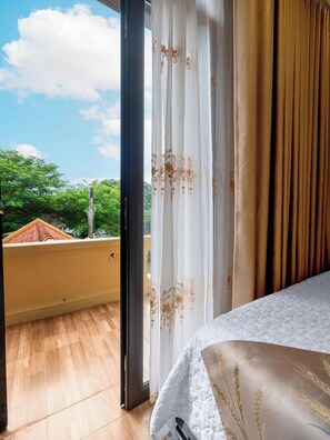 Egyptian cotton sheets, premium bedding, memory-foam beds, minibar