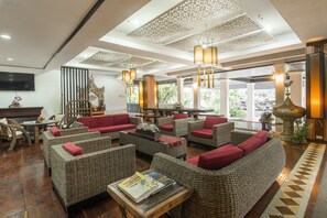 Lobby sitting area - Gassan Khuntan Golf and Resort (Mae Tha)