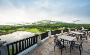 Breakfast, lunch served; international cuisine, golf course views  - Gassan Khuntan Golf and Resort (Mae Tha)