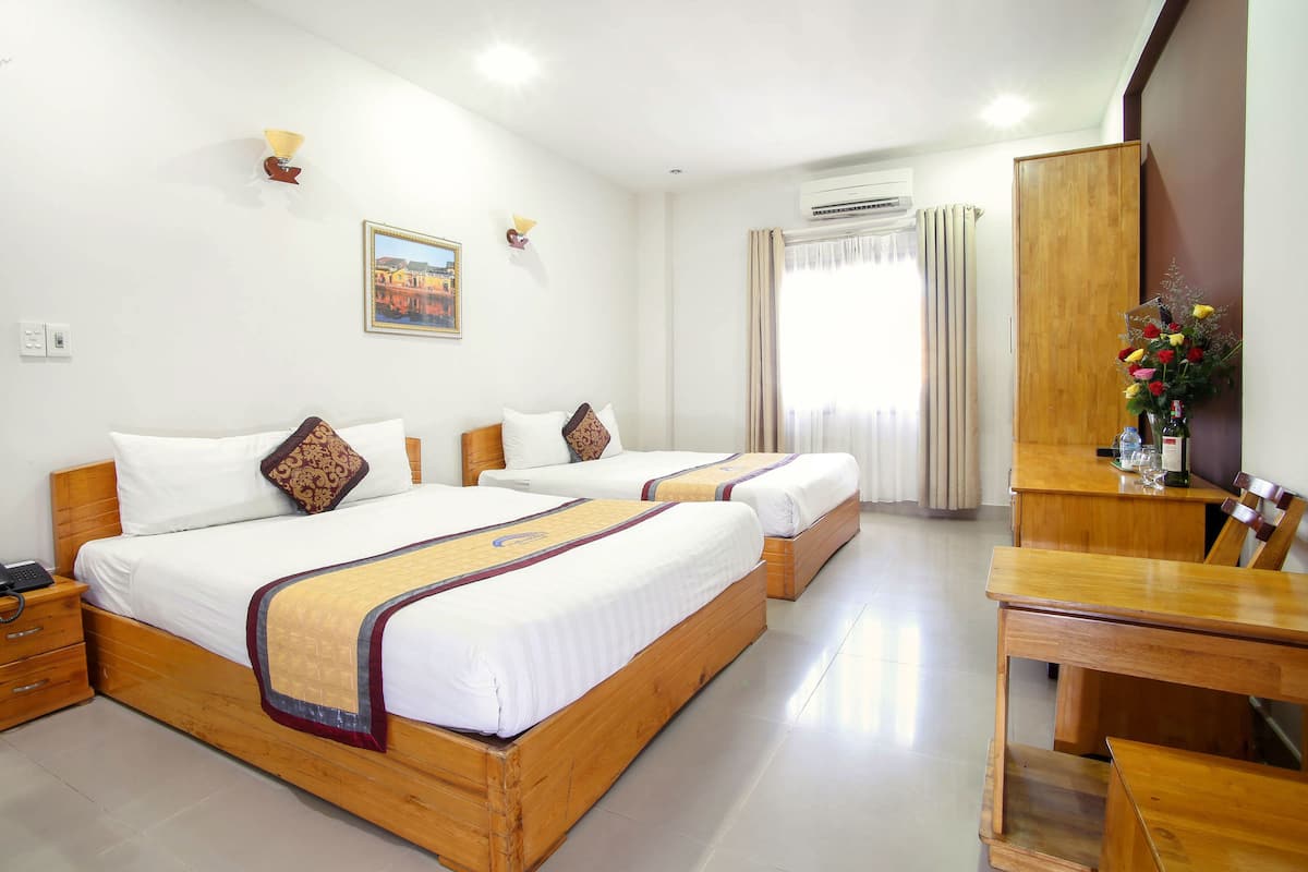 Minibar, desk, free WiFi