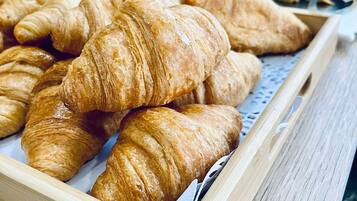 Dagelijks ontbijtbuffet (EUR 13 per persoon)