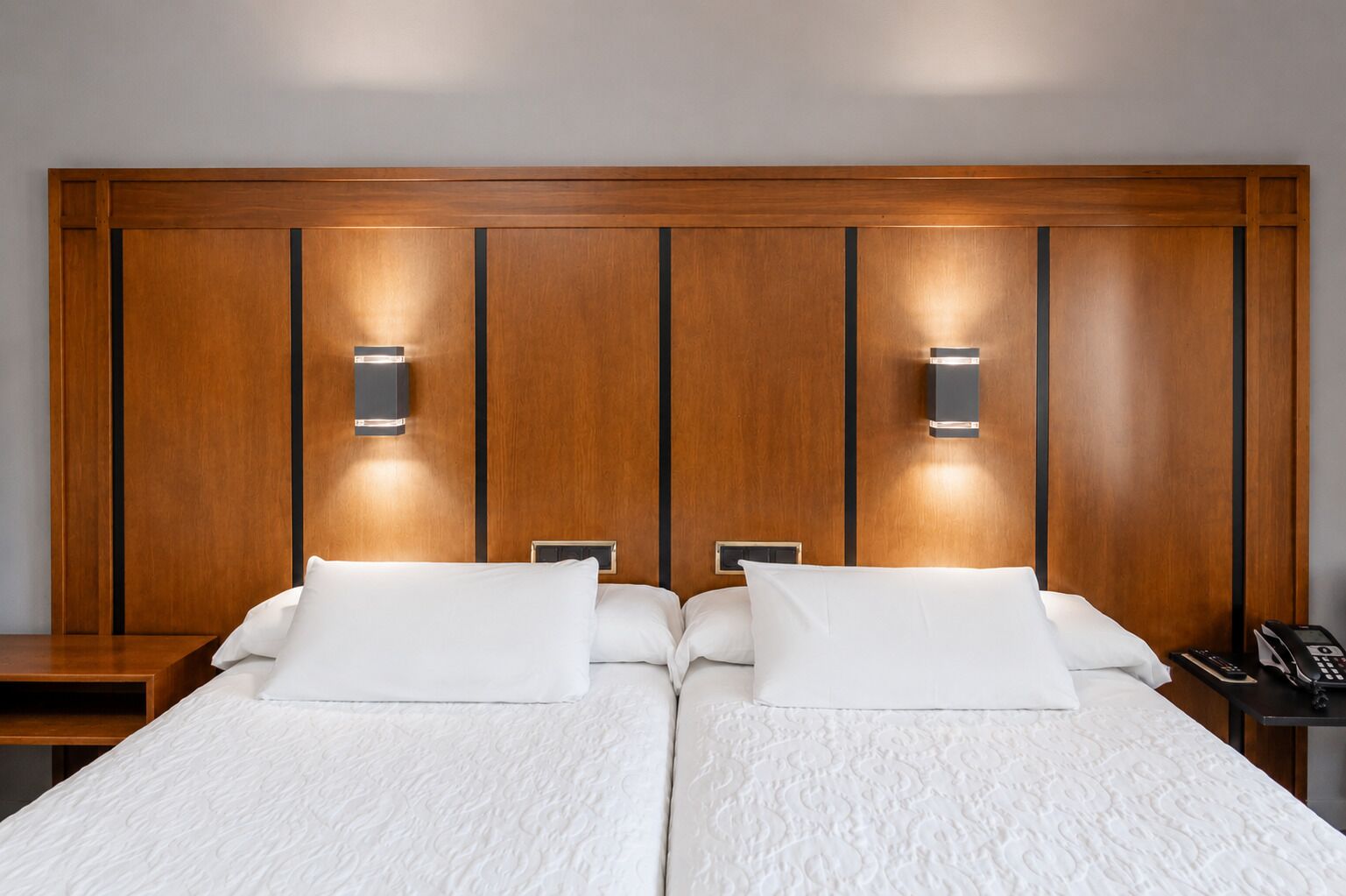 Hypo-allergenic bedding, in-room safe, desk, blackout drapes