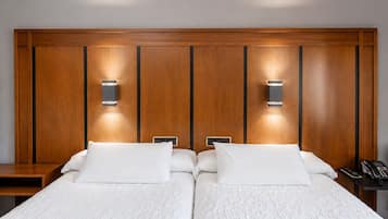 Twin Room | Hypo-allergenic bedding, in-room safe, desk, blackout drapes