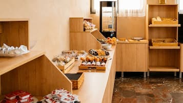 Tägliches Frühstücksbuffet gegen Gebühr