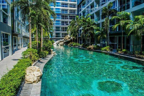 Outdoor pool - Centara Avenue Residence by Towers (Pattaya)