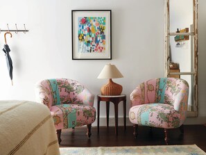 Minibar, soundproofing, WiFi (free), individually decorated - Artist Residence Oxfordshire (Witney)